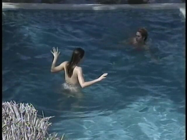 American Idol X: Des lesbiennes adorent dans la piscine