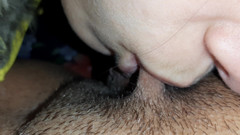 Lesbian-illusion: Dovedně saje můj velký klitoris a já stříkám rychle