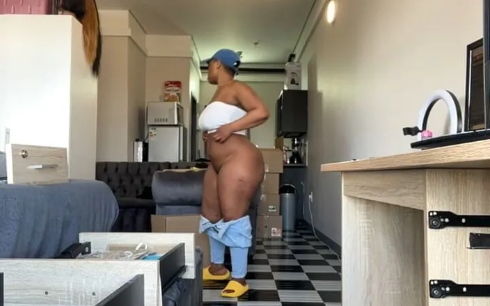 Big black clapping booties: Jack off to My Bald Headed Humongous Ass, Episode 1045