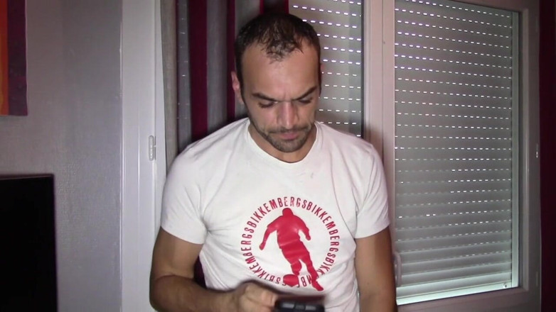Gaybareback: Leo Senthy futută fără prezervativ într-un loc exhib și umplută cu spermă...