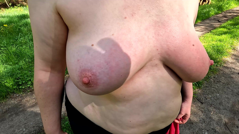 Bouncy Tits Action: Tits Beaten Extensively in the Sun