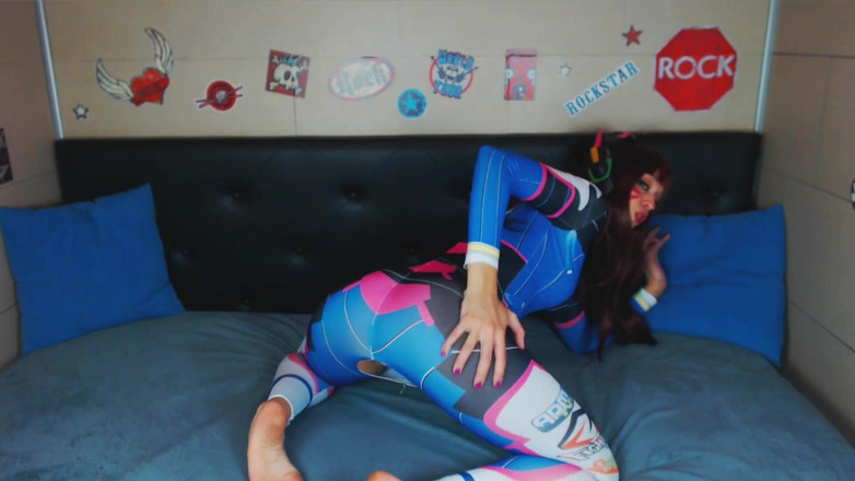 Candystart Videos: 자위하고 빨아주는 Dva