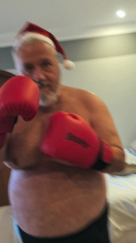 Santa Boxer: bakış açısı Noel beatdown