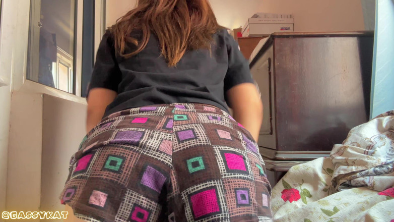 GassyKat: Чуть не застукали за в коридоре