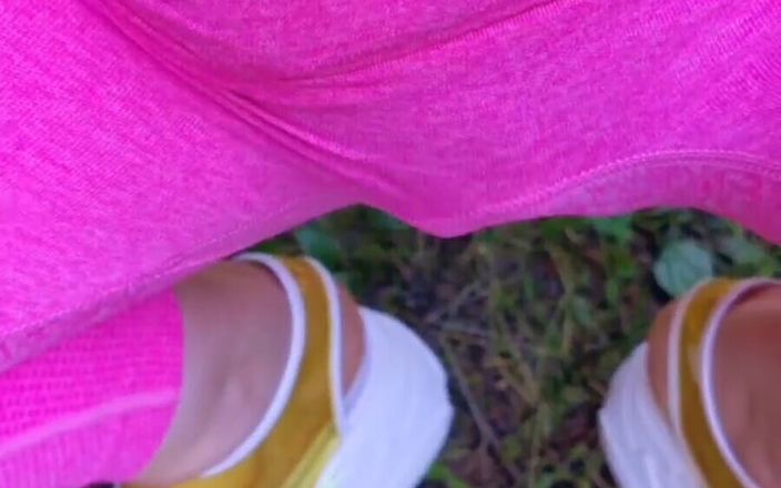 Pink Hurricane: Me toco en el bosque