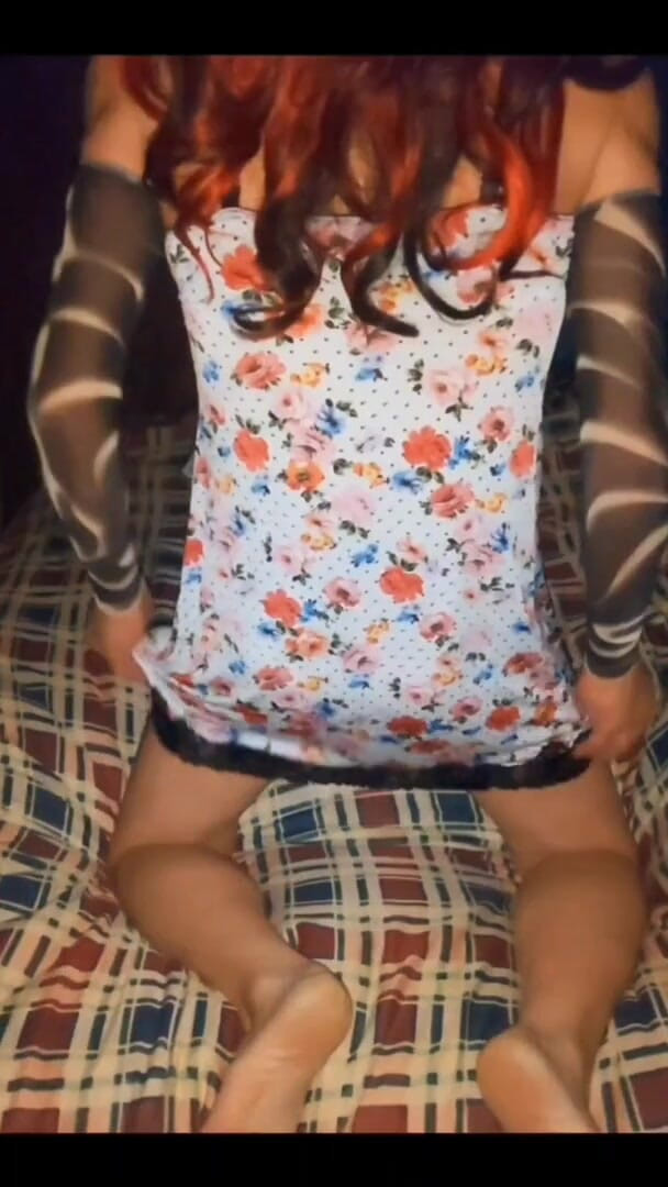 Lizzaali: Dreaming of cocks before bed i just had to finger...