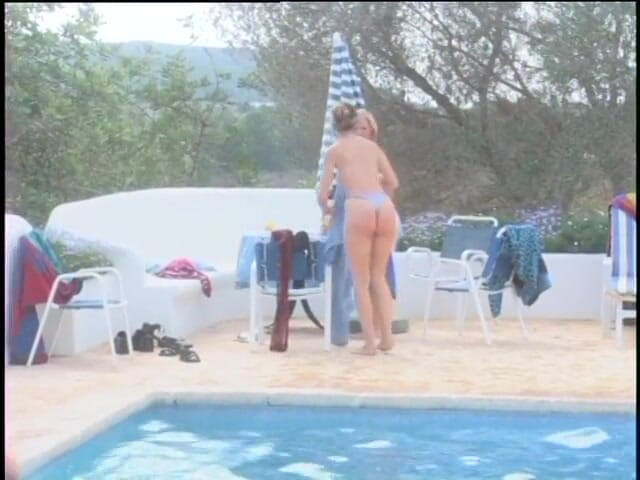 Naughty Girls: Hot MILFs in swimming pool
