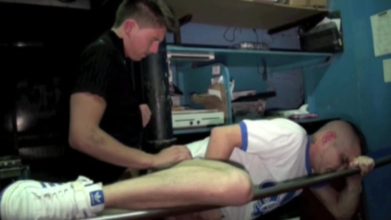 Gaybareback: Straigth il barista viene scopato nel bar