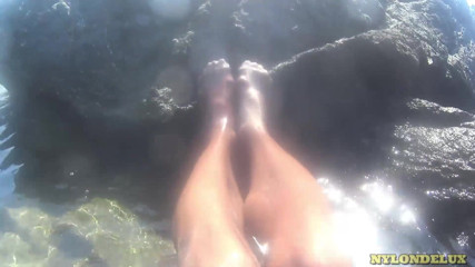 Nylondelux: Black Pantyhose Rip in the Sea