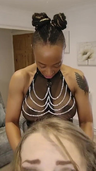 April et Lola - cocufiage lesbien