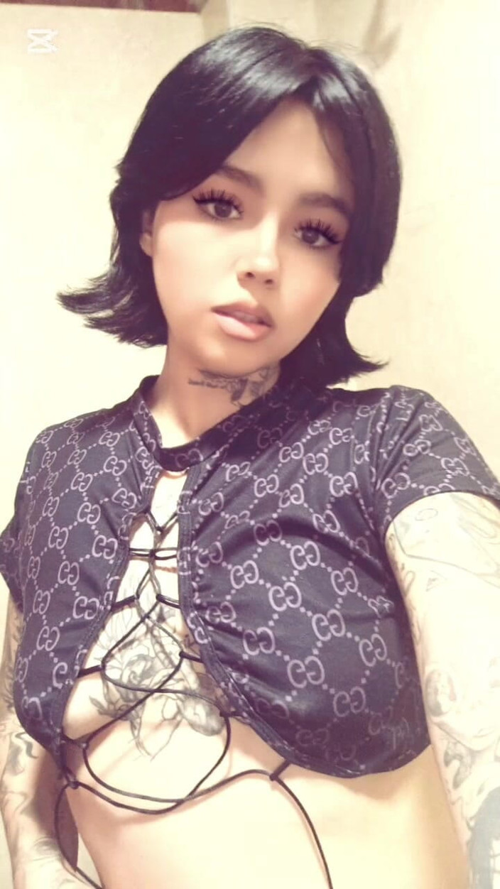 Dalyla: Toket kecil dan becek