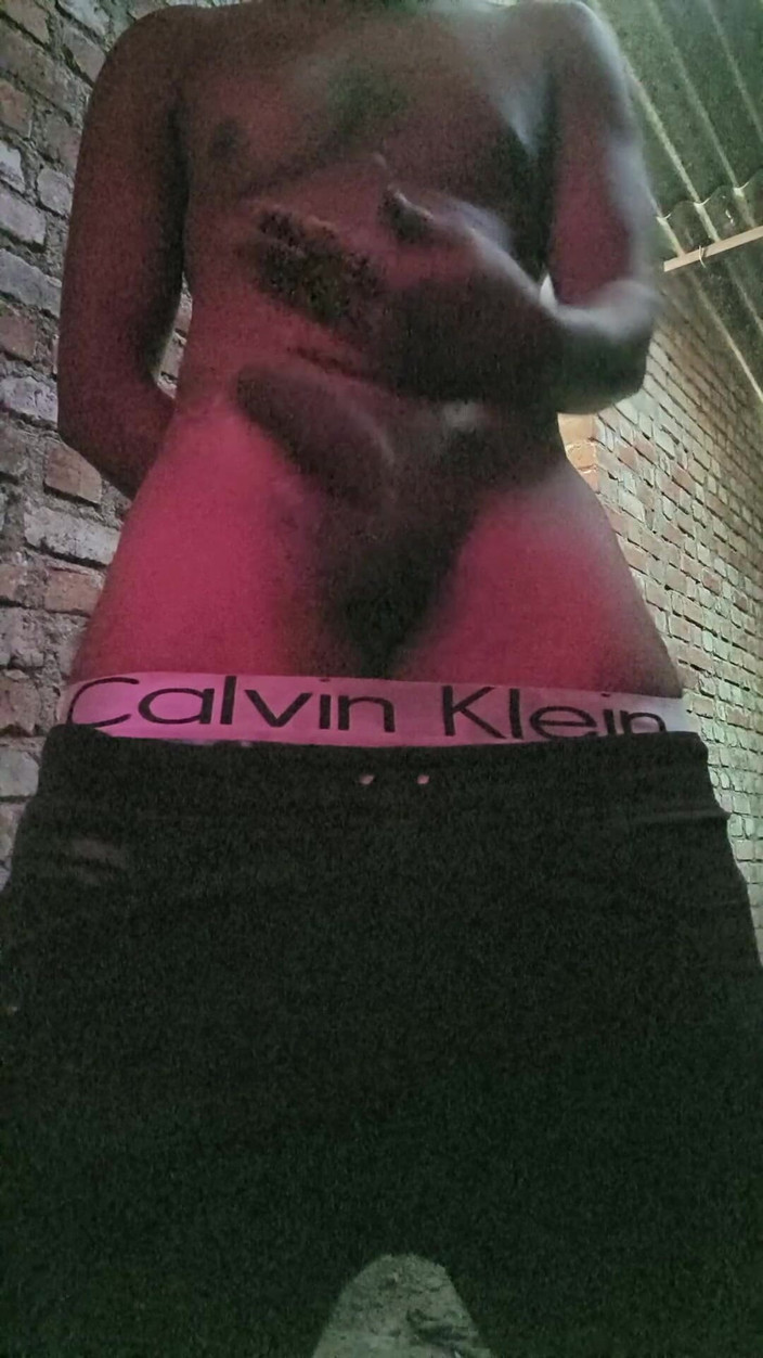 Needajob: 新人通过在房子里移动来开始新的一天