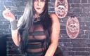 Abby Anna: Virginia Slanke jaren 120 gothic rokende milf