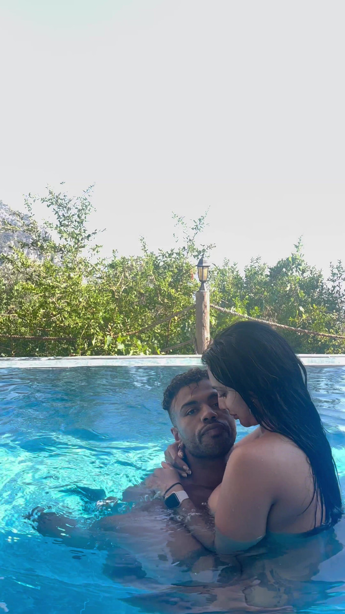 Yasmina Khan: Havuzdaki Kocama Karşı Sadakatsiz Olmak, Büyük Penis Komşu Yasmina Khan