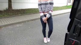 Flicka med förlorad sko hittar vår skåpbil som bästa spara lösningen men hon har fel