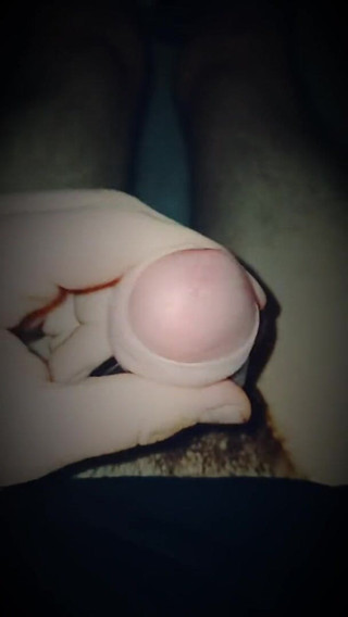 Glassofsperm: 十代の男の子は、彼の陰茎とボールで遊んで精液まで