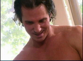 3 Bangers: ペニスは1本しかなく、この2人の女が彼の注意を引くために戦い始めると、部屋の寒さを感じることができます