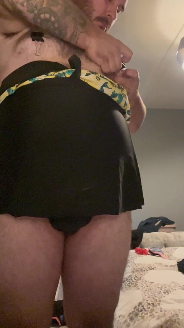 Shaun Cbt: Escravidão de pau e bola com crossdress em traje de...
