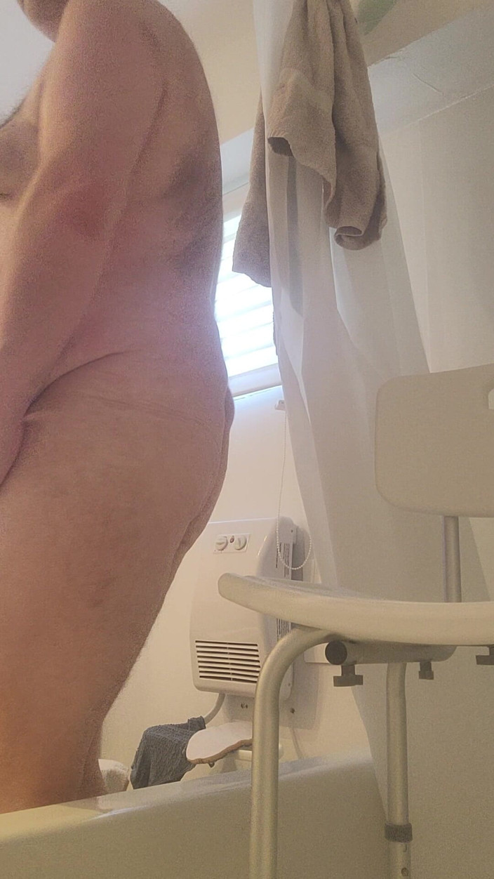 Caressonnous: Bear duş alacak