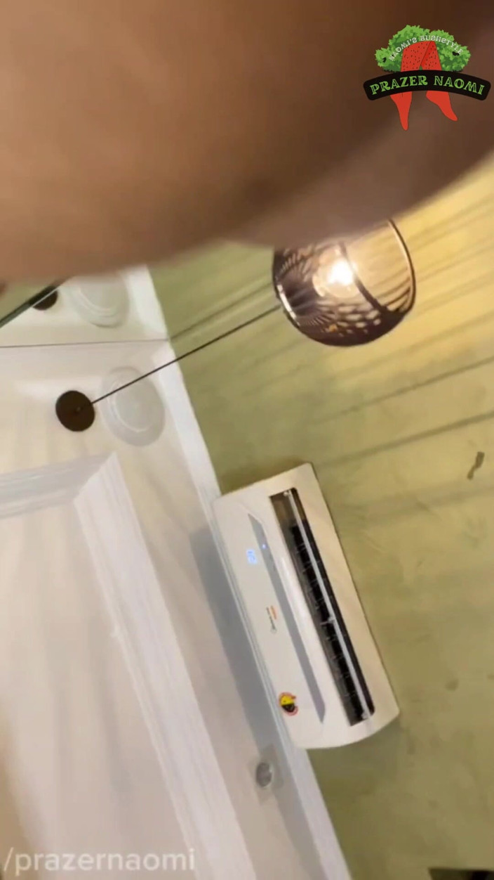 Prazer Naomi: Facefuck and Cumshot