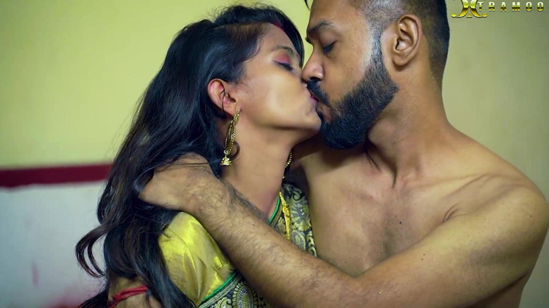 Queen star Desi: Un beau mari sexy baise sa femme quand elle est...