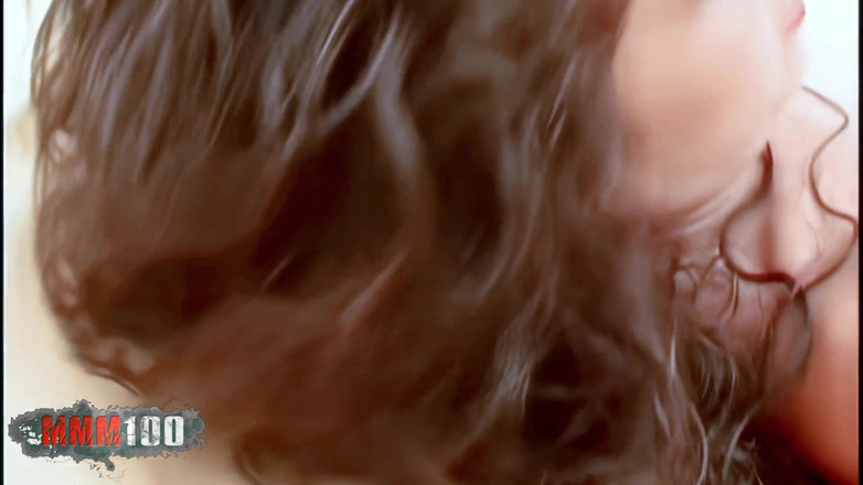 MMM100: Alys Rebel: Alys Rebel a Terry šukají na posteli