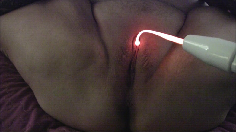 Vibra King Video: แชสติตี้โดนไม้ไฟฟ้าที่หีใกล้ๆ