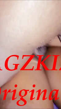 Bagzkizz deținut de trei scule și pulverizat cu spermă