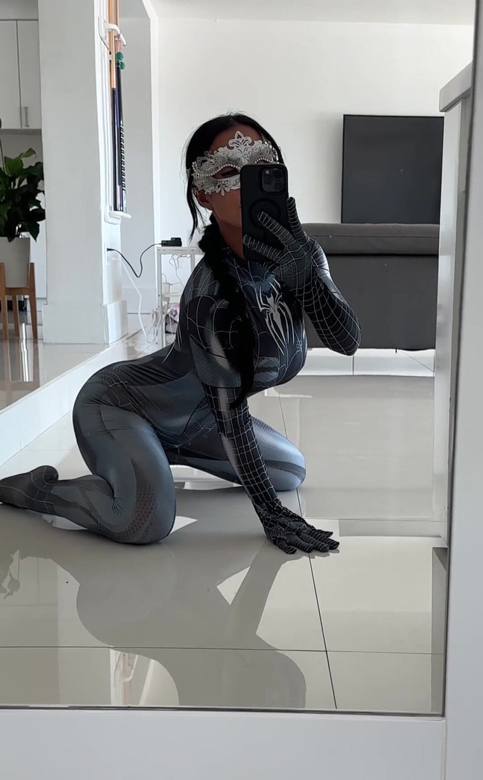 Miss Lexa: Fata păianjen am fost și eu futută în asta... și veți avea, de...