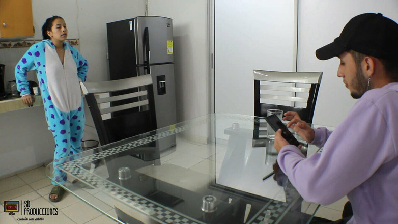 Vayolet: Demande une bonne pipe à ma belle-fille en échange d’une faveur - squirt