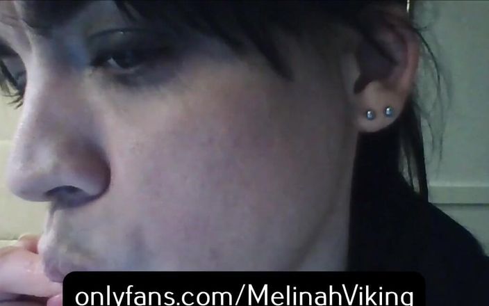 Melinah Viking: Gros plan, sucer, POV