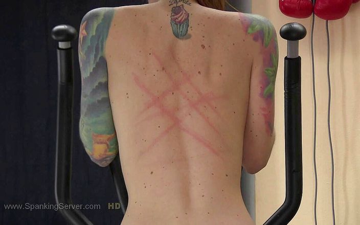 Spanking Server: La sexy frusta tatuata sulla schiena nazzo
