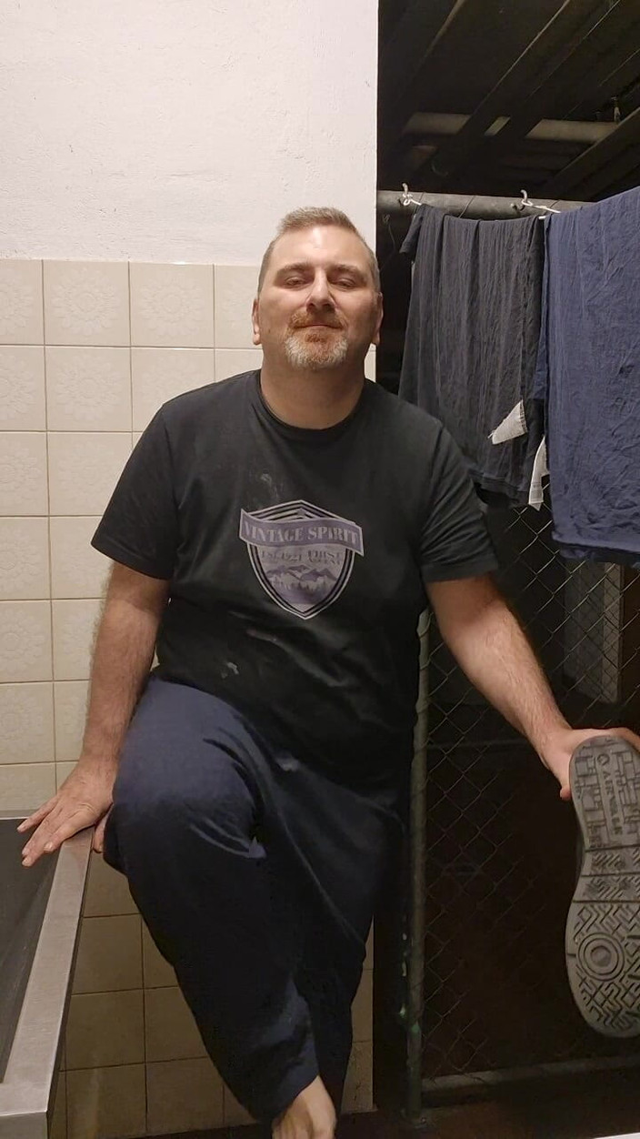 ChubbyDaddyBearLuka: Tlusté a chlupaté medvědí pruhy v prádelně