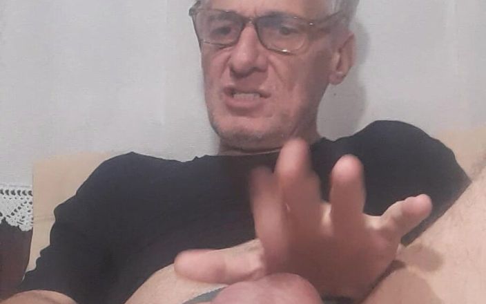 Big uncut hard cock: Dưới đây là cách đấm tát và bóp quả bóng lớn người đàn ông...