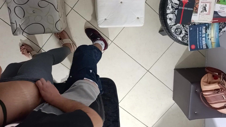 Victor SweetCoupleStories: Seks tak terduga di ruang tunggu sama orang asing.