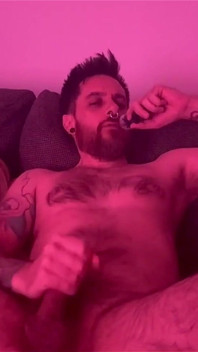 Am atât de lucrat până în această seară mângâindu-mi pula în seara asta, frate! Știi întotdeauna exact cum să mă faci să-mi trag sperma!!