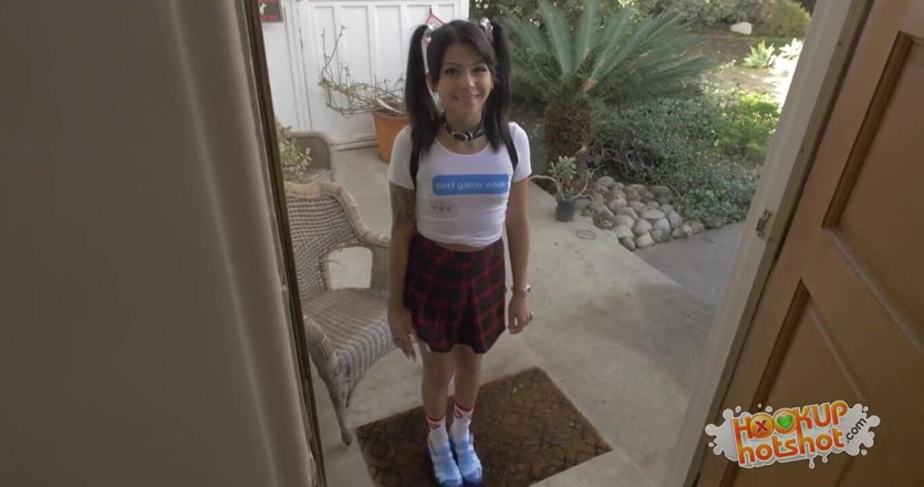 Hookup Hotshot: Tiny brunette teen Sadie Pop gets fucked into a sloppy...