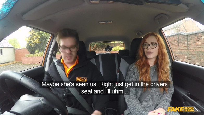 Fake Driving School: 가짜 운전 학교 - 하드코어 섹스 비디오에서 심사관에게 구걸하는 화려한 빨간 머리 엘라 휴즈