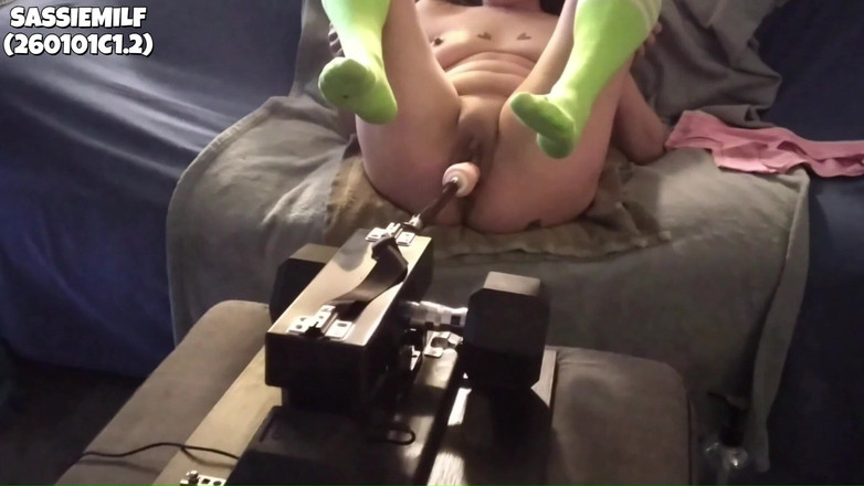 SassieMilf: 기계 따먹기 선교사 (260101c1.2) (2of3)