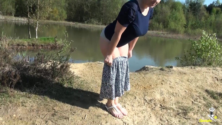 Dirty Doctors Clips: Savana stripping by the lake