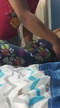 精油按摩在看到熟女婊子的屁股后变成性爱
