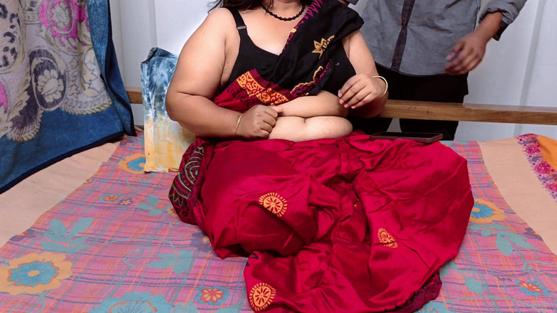 Hoktoml99: Sexig bengalisk kvinna som bär saree ringer sin pojkvän och...