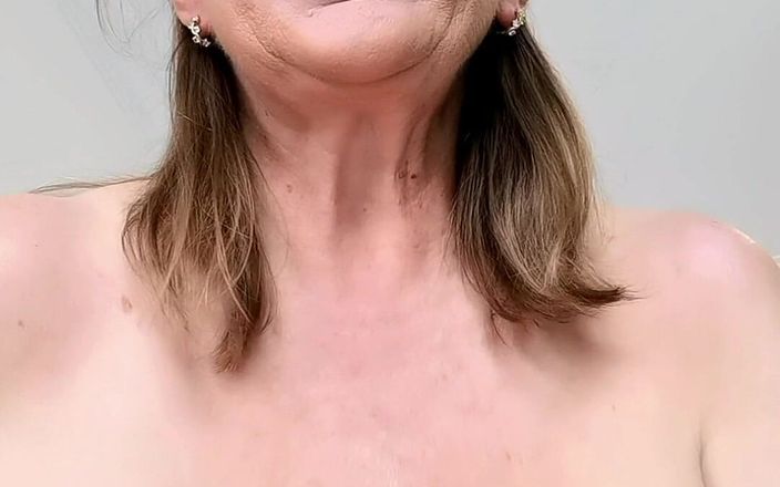 MariaOld: Vovó vai ajudá-lo a se preparar rapidamente em primeiro plano