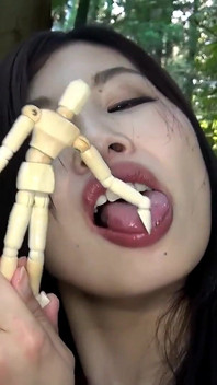 En Tu ne peux pas échapper à la bouche géante de Yua Hidaka - fétichisme de la bouche japonaise