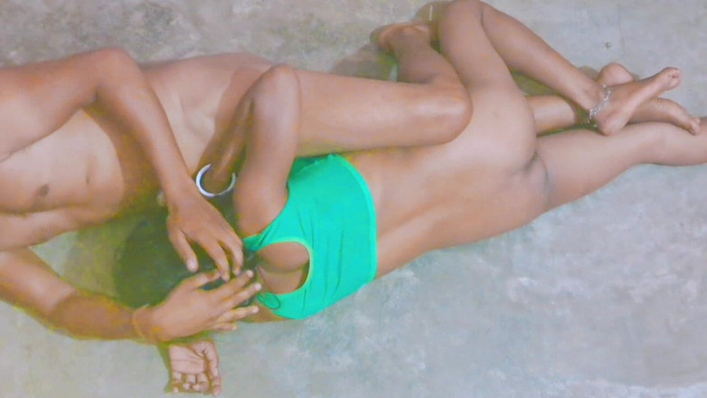 Trilokinath: Saadi Ki Raat video làm tình trong tuần trăng mật đầu...