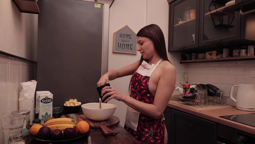 Solo Cooking Scene (Talia Mint) Solo Cooking Scene (Talia Mint)