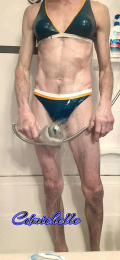Crossdressers Cd Michelle wearing sexy lingerie: 파란색 투피스 수영복을 입은 크로스드레서 Cdmichell