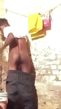 Indische jongen neukt in kantoor Chintu stiefzus homojongen