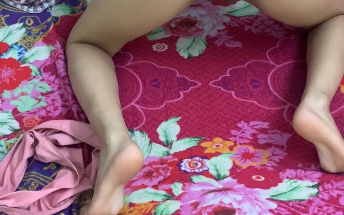 Riya mickey: Co říkají moje oči, když moje rty zůstanou zticha