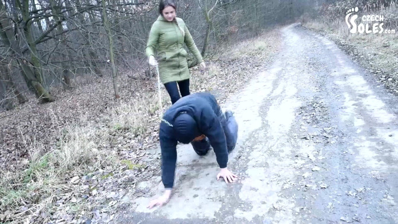 Czech Soles - foot fetish content: Passeggia a pecorina al freddo - adorazione degli stivali